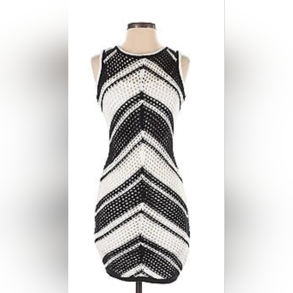WILLOW & WIND Elegant Black and White Chevron Dress SZ M.